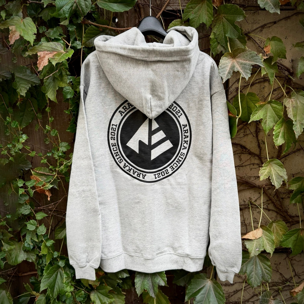 ARAKA CIRCLE LOGO ZIP HOODIE