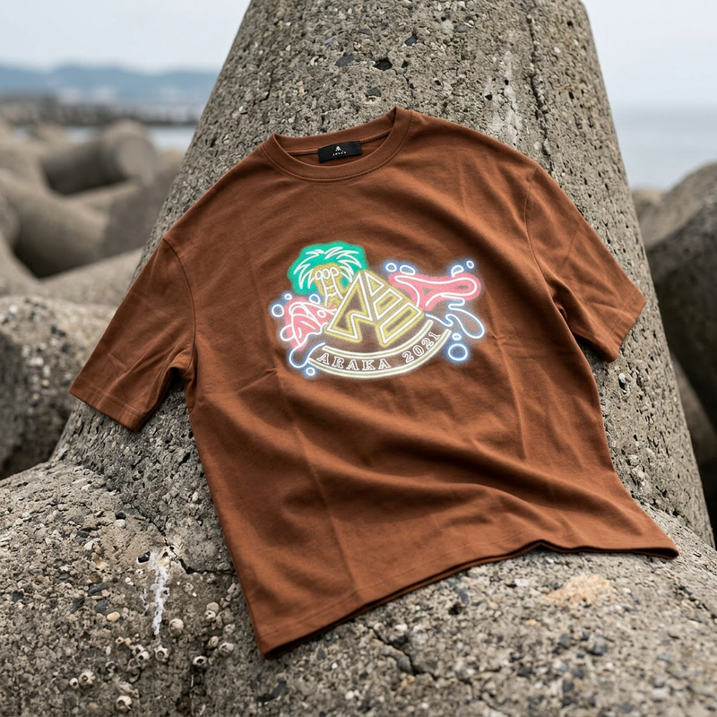 ARAKA NEON LOGO TEE