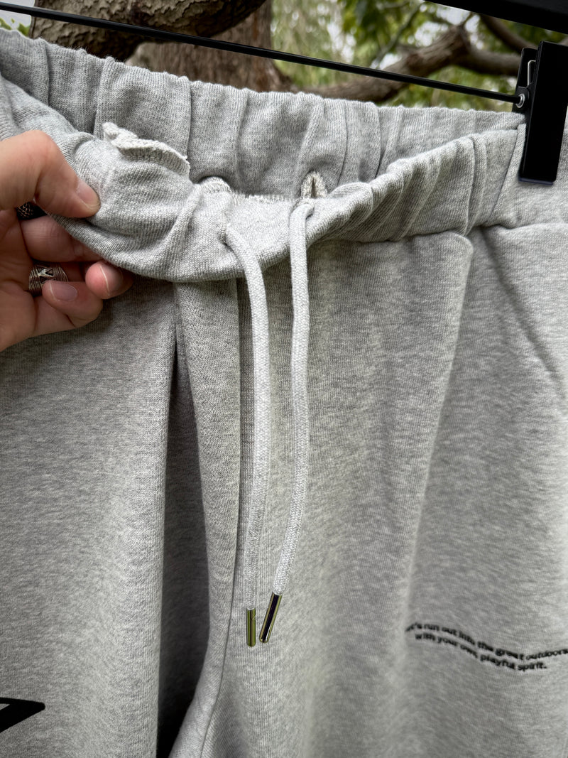 ARAKA LOGO SWEATPANTS