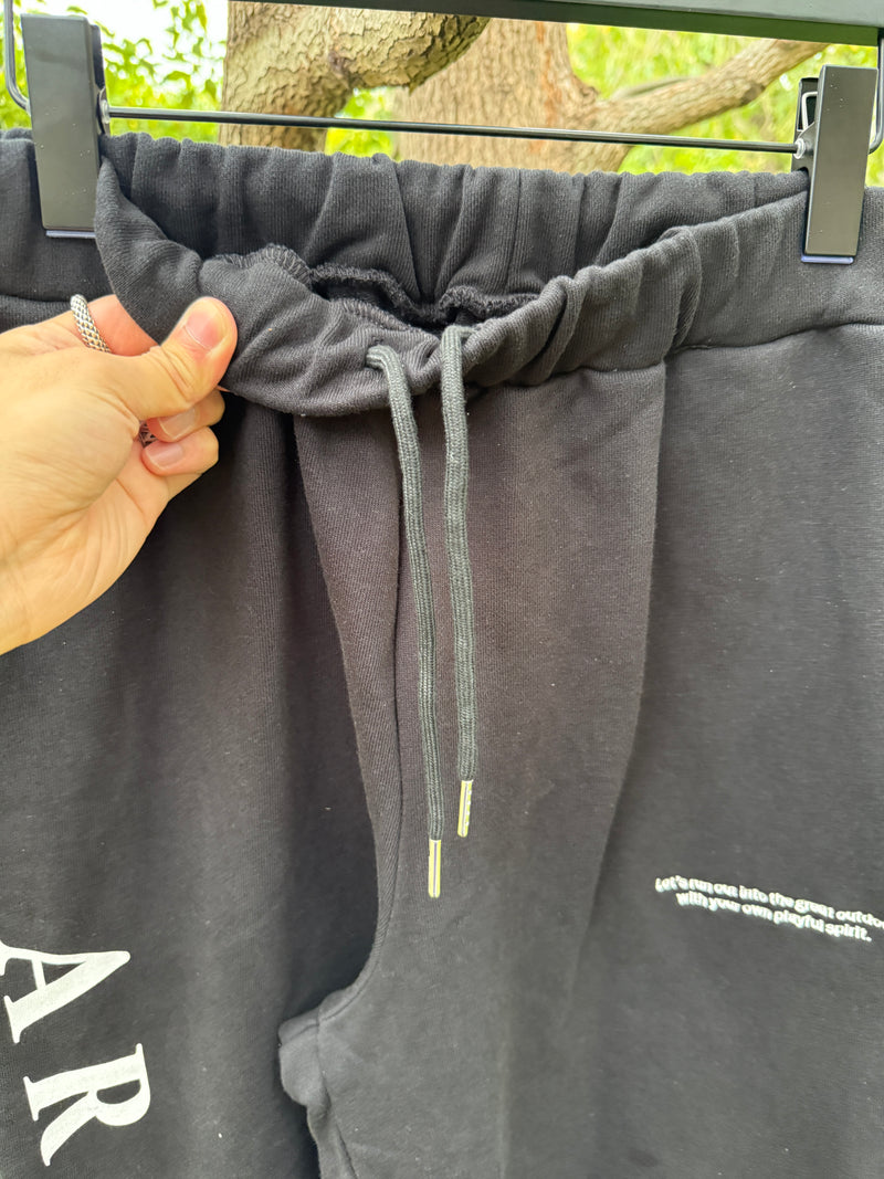 ARAKA LOGO SWEATPANTS