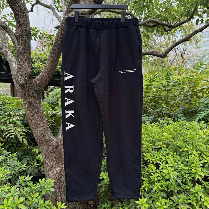 ARAKA LOGO SWEATPANTS