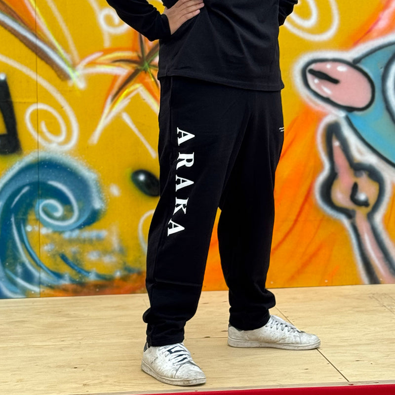 ARAKA LOGO SWEATPANTS