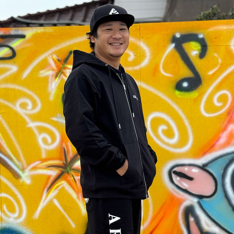 ARAKA CIRCLE LOGO ZIP HOODIE