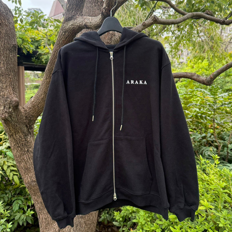 ARAKA CIRCLE LOGO ZIP HOODIE