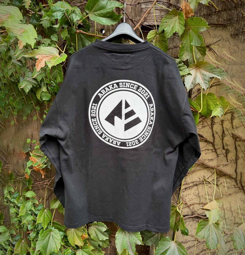 ARAKA CIRCLE LOGO LONGSLEEVE TEE