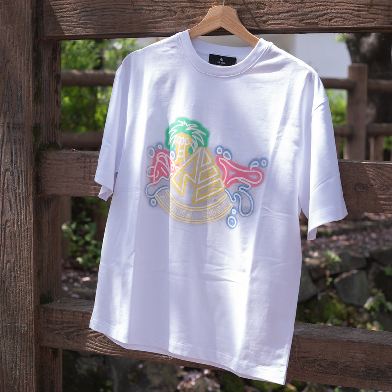 ARAKA NEON LOGO TEE