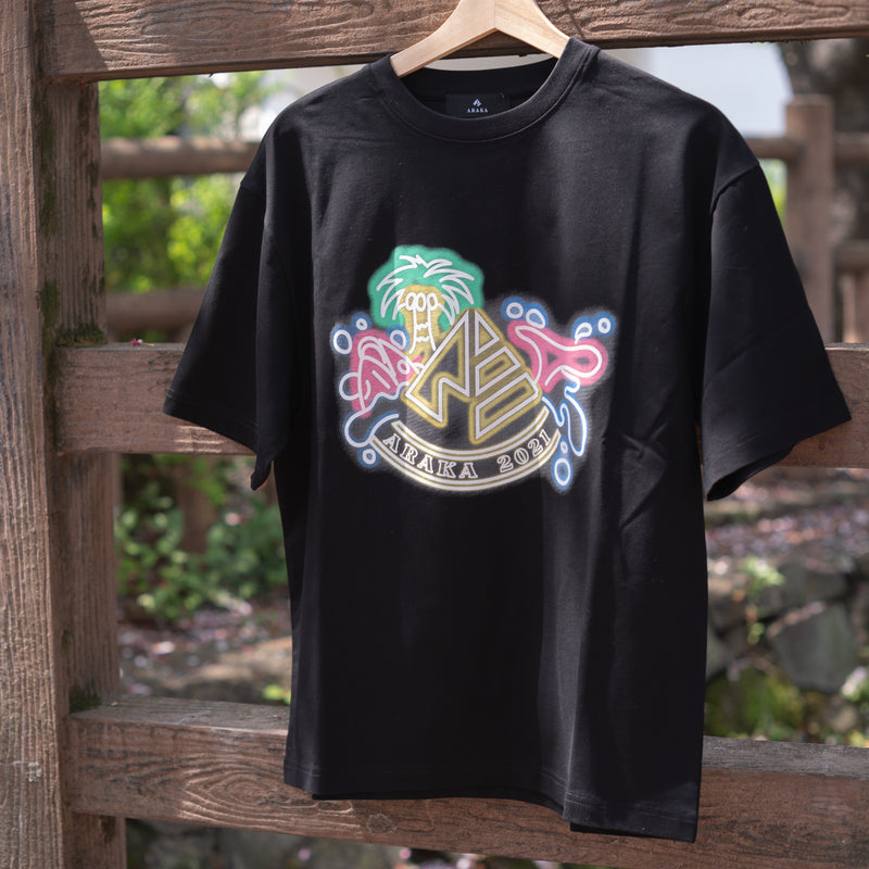 ARAKA NEON LOGO TEE