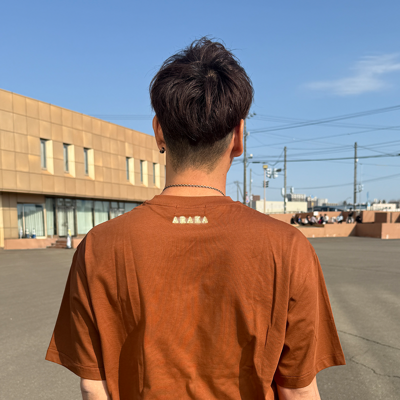 ARAKA NEON LOGO TEE